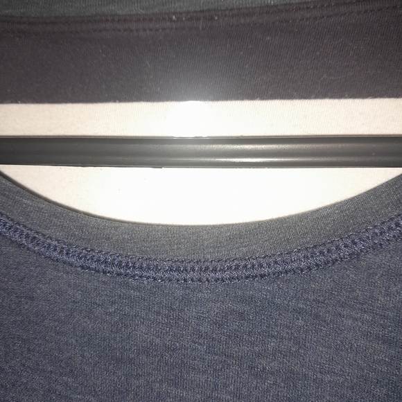 Long sleeve reversible Lululemon shirt - Picture 3 of 3